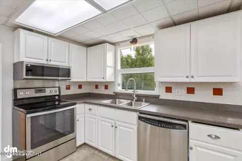 Kitchen - 14715 Terrace Ln, Eagle River, AK 99577 photo 3 of 5