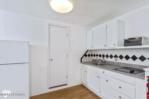 Kitchen - 14715 Terrace Ln, Eagle River, AK 99577 photo 4 of 5