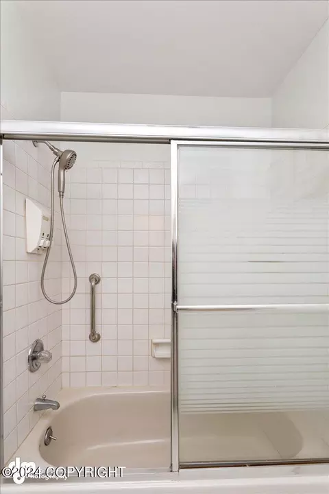 Bath - 14715 Terrace Ln, Eagle River, AK 99577 photo 6 of 11