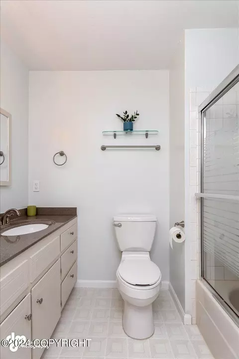 Bath - 14715 Terrace Ln, Eagle River, AK 99577 photo 5 of 11