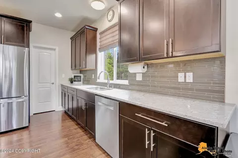 Kitchen - 18231 Muldrow St, Eagle River, AK 99577 photo 6 of 7