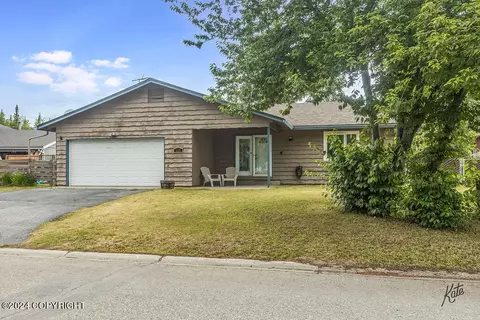 5170 Chilkoot Dr, Fairbanks, AK 99709