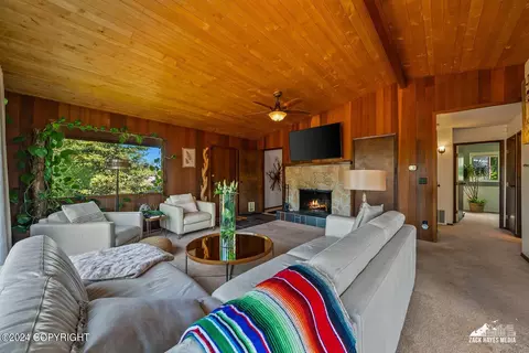 Living - 5040 E 98th Ave, Anchorage, AK 99507 photo 3 of 7