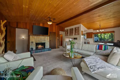 Living - 5040 E 98th Ave, Anchorage, AK 99507 photo 4 of 7