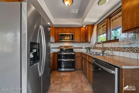 Kitchen - 5040 E 98th Ave, Anchorage, AK 99507 photo 1 of 2
