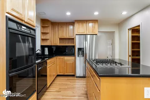 7911 Sandy Pl, Anchorage, AK 99507