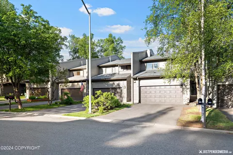 7851 Highlander Dr, Anchorage, AK 99518