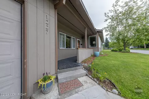 1227 E 27th Ave, Anchorage, AK 99508