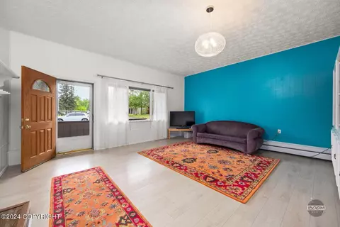 Living - 1227 E 27th Ave, Anchorage, AK 99508 photo 2 of 5