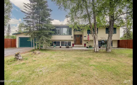 604 Laurel Dr, Kenai, AK 99611