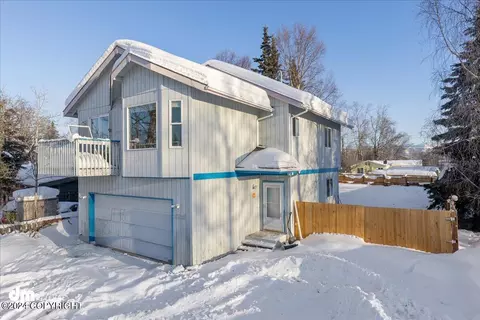 3313 Woodland Park Dr, Anchorage, AK 99517