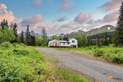 7980 Potter Heights Dr, Anchorage, AK 99516