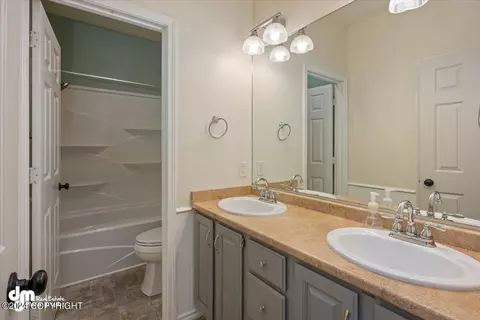 Bath - 4822 Hunter Dr, Anchorage, AK 99502 photo 7 of 10