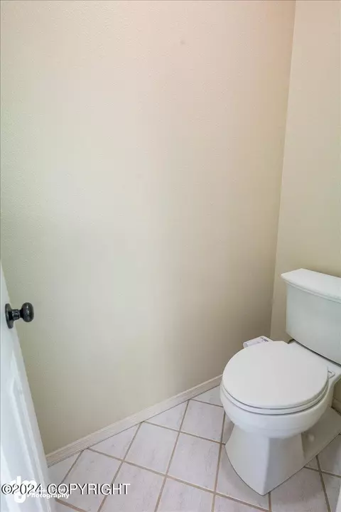 Bath - 4822 Hunter Dr, Anchorage, AK 99502 photo 6 of 10