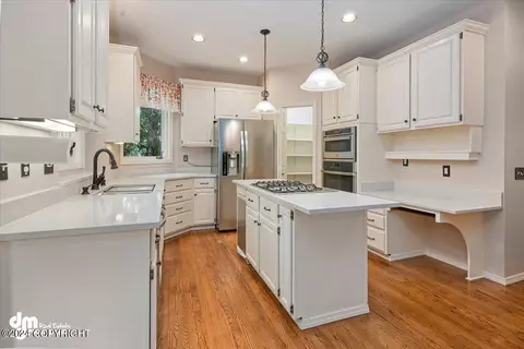 Kitchen - 4822 Hunter Dr, Anchorage, AK 99502 photo 3 of 8