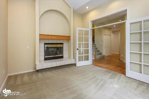 Living - 4822 Hunter Dr, Anchorage, AK 99502 photo 6 of 10