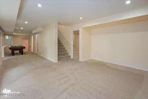Living - 4822 Hunter Dr, Anchorage, AK 99502 photo 10 of 10