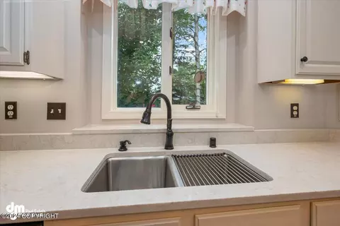 Kitchen - 4822 Hunter Dr, Anchorage, AK 99502 photo 7 of 8