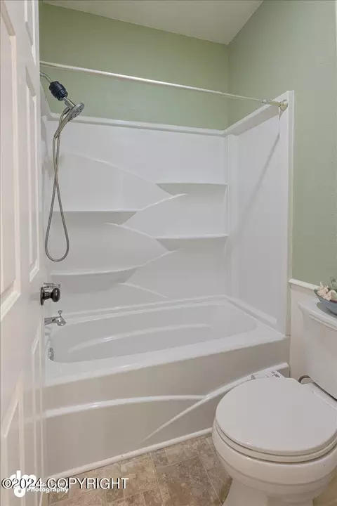 Bath - 4822 Hunter Dr, Anchorage, AK 99502 photo 8 of 10