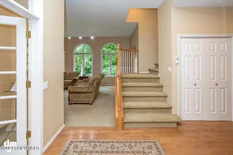 Entry Way - 4822 Hunter Dr, Anchorage, AK 99502 photo 2 of 3