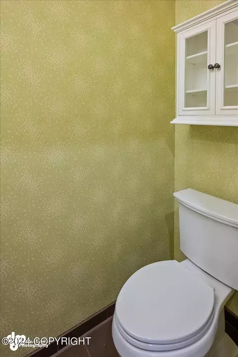 Bath - 4822 Hunter Dr, Anchorage, AK 99502 photo 1 of 10