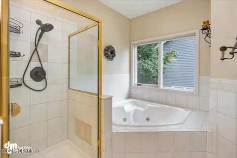 Bath - 4822 Hunter Dr, Anchorage, AK 99502 photo 5 of 10