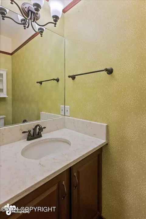 Bath - 4822 Hunter Dr, Anchorage, AK 99502 photo 2 of 10