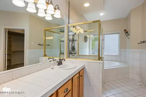 Bath - 4822 Hunter Dr, Anchorage, AK 99502 photo 3 of 10