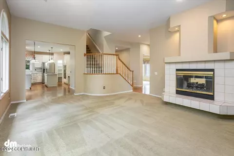 Living - 4822 Hunter Dr, Anchorage, AK 99502 photo 5 of 10