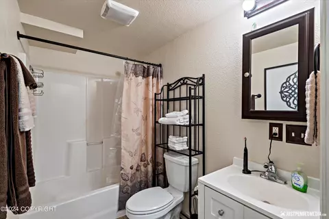 1411 Wolverine St, Anchorage, AK 99504 photo 32