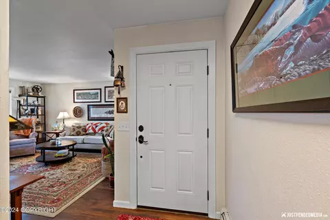 1411 Wolverine St, Anchorage, AK 99504 photo 4