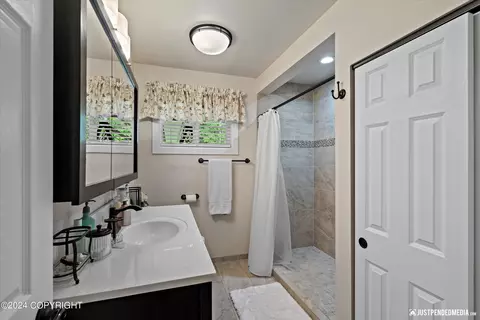 1411 Wolverine St, Anchorage, AK 99504 photo 22