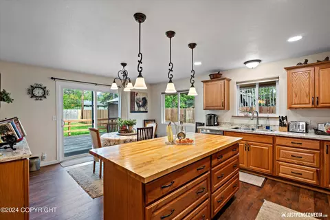 1411 Wolverine St, Anchorage, AK 99504 photo 9