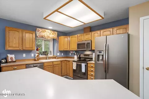 Kitchen - 19732 Samalga Cir, Eagle River, AK 99577 photo 2 of 6