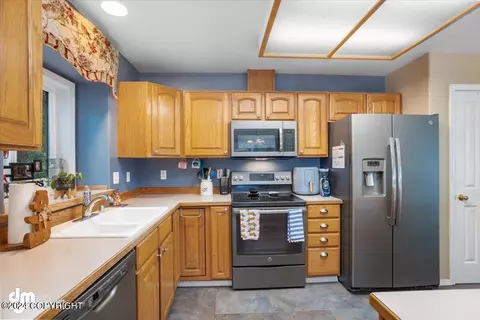 Kitchen - 19732 Samalga Cir, Eagle River, AK 99577 photo 5 of 6