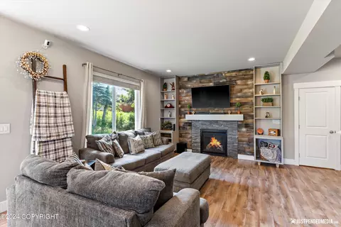 13529 Charmley Cir, Eagle River, AK 99577 photo 9