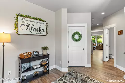 13529 Charmley Cir, Eagle River, AK 99577 photo 4