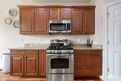 Kitchen - 16188 Rosenburg Cir, Eagle River, AK 99577 photo 8 of 10