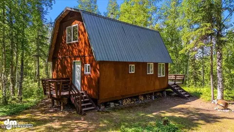 17540 E Helena Ave, Talkeetna, AK 99676