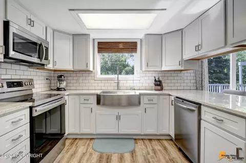 17922 Teklanika Dr, Eagle River, AK 99577 photo 9