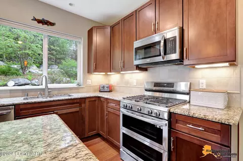 8528 Lassen Cir, Eagle River, AK 99577 photo 11
