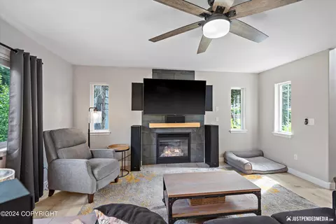 17405 S Juanita Loop, Eagle River, AK 99577 photo 9