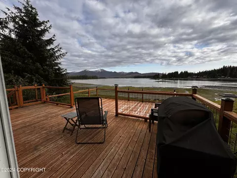 15 Heron Ln, Petersburg, AK 99833