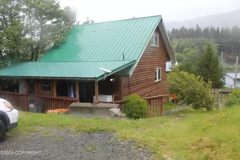 403 9th St, Craig, AK 99921