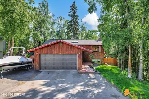 9832 Little Diomede Cir, Eagle River, AK 99577
