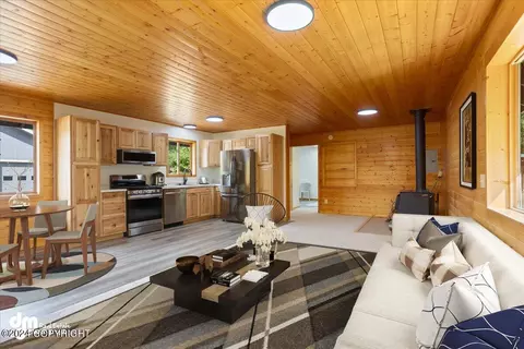36860 S Oilwell Rd, Trapper Creek, AK 99683