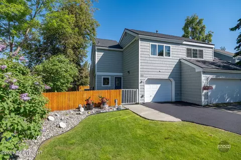 1701 Commodore Dr, Anchorage, AK 99507