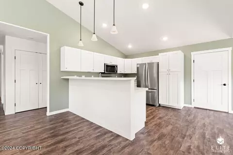 6602 W Beverly Hills Cir, Wasilla, AK 99623