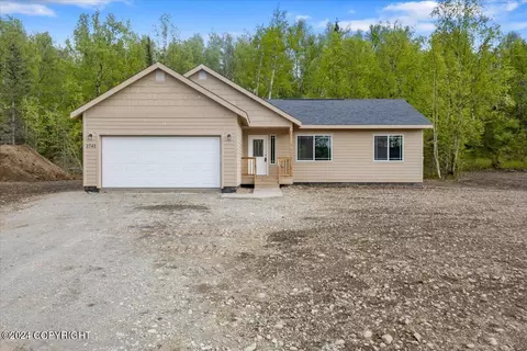 8475 E Mountain Top Dr, Palmer, AK 99645