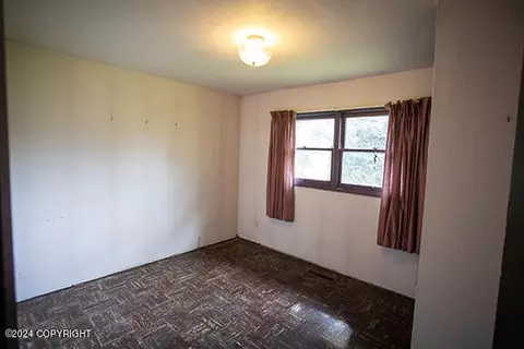Bedroom - 2718 E 17th Ave, Anchorage, AK 99508 photo 2 of 3
